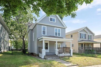 2124 Fremont Ave N in Minneapolis, MN - Building Photo - Building Photo