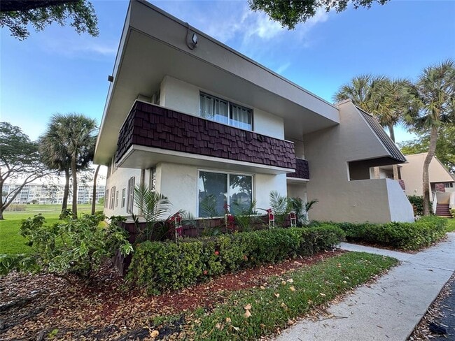 property at 2601 S Palm Aire Dr