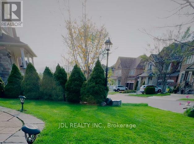 936 Goring Cir in Newmarket, ON - Building Photo - Building Photo