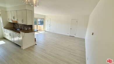 22351 Pacific Coast Hwy in Malibu, CA - Foto de edificio - Building Photo