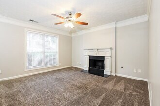 4047 Riverside Pkwy in Decatur, GA - Foto de edificio - Building Photo