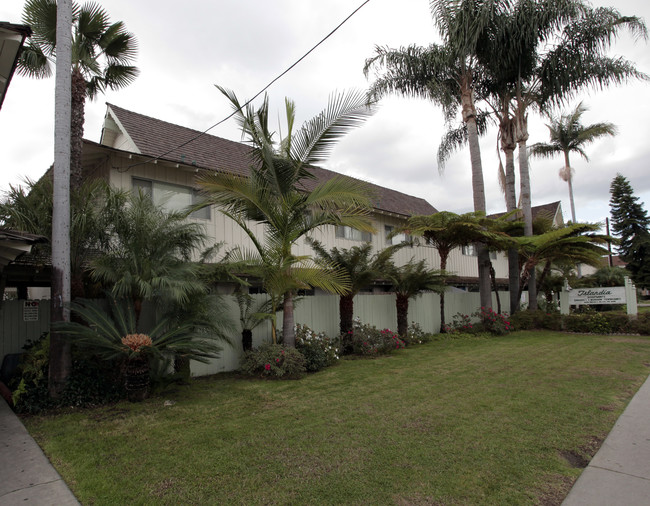 Islandia Apartments in Westminster, CA - Foto de edificio - Building Photo