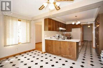 4461 Weymouth Commons Crescent in Mississauga, ON - Building Photo - Building Photo