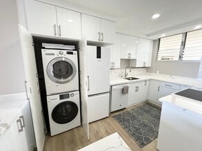 1676 Ala Moana Blvd, Unit 5th Floor in Honolulu, HI - Foto de edificio - Building Photo