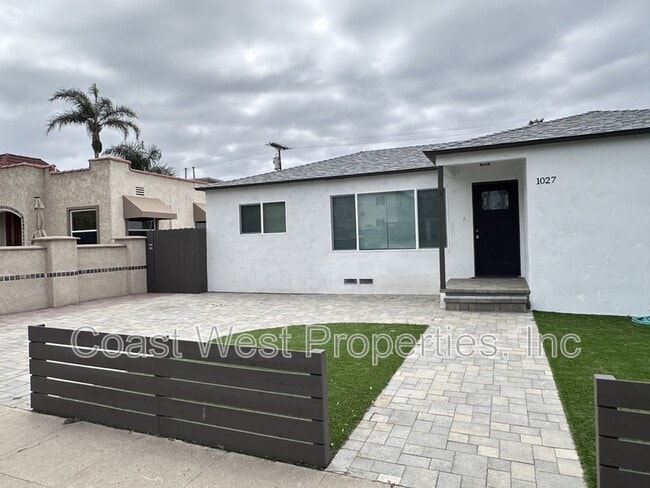1027 Law St in San Diego, CA - Building Photo - Building Photo