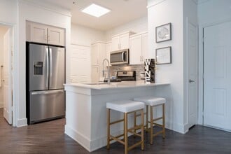 Charleston Court in Sandy Springs, GA - Building Photo - Building Photo