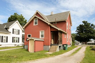 1932 E Prospect Rd in Ashtabula, OH - Building Photo - Building Photo