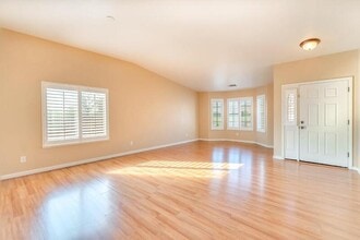679 Apricot Ct in Los Banos, CA - Building Photo - Building Photo