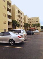 8185 NW 7th St in Miami, FL - Building Photo