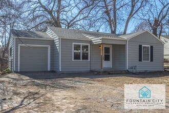 1307 NE 56th Terrace in Kansas City, MO - Foto de edificio - Building Photo