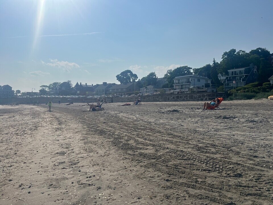 616 Humphrey St, Unit 2 in Swampscott, MA - Building Photo
