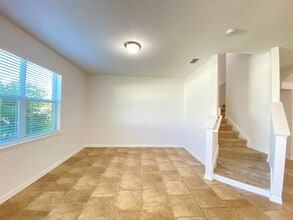 3 Bedroom / 2.5 Bath / 2 Car Garage Townho in Orlando, FL - Foto de edificio - Building Photo