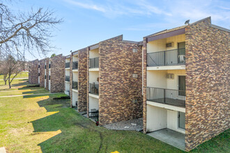 Ridgeview Apartments in Burnsville, MN - Building Photo - Building Photo