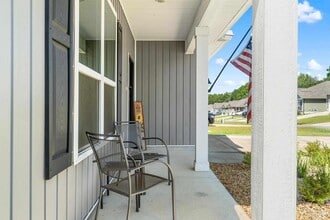 249 Camellia Dr in Gonzalez, FL - Building Photo - Building Photo