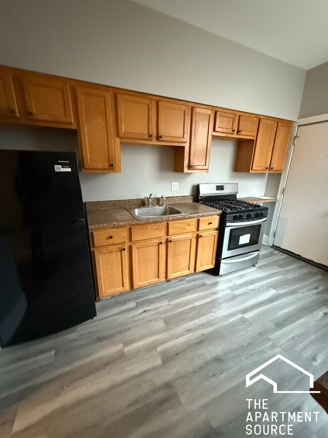 368 E 59th St, Unit #3