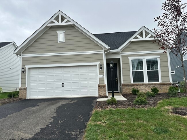1242 Fairstone Dr in Lewis Center, OH - Building Photo - Building Photo