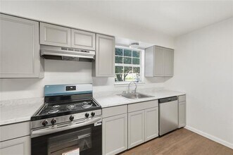 440 W Brooklyn Ave in Dallas, TX - Building Photo - Building Photo