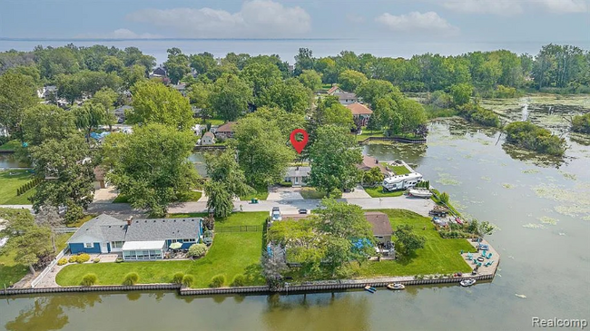 35381 Dern Dr in Rockwood, MI - Foto de edificio - Building Photo
