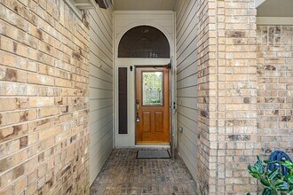 17219 Crown Meadow Ct in Houston, TX - Foto de edificio - Building Photo