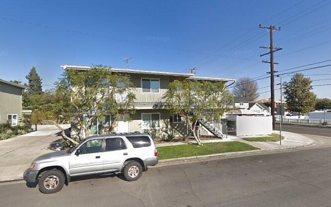 198 Tulip Ln in Costa Mesa, CA - Foto de edificio