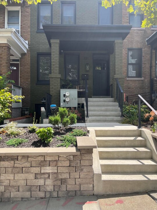 331 W St NE, Unit Basement in Washington, DC - Foto de edificio