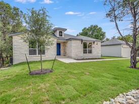 21009 Green Park Dr in Lago Vista, TX - Foto de edificio - Building Photo