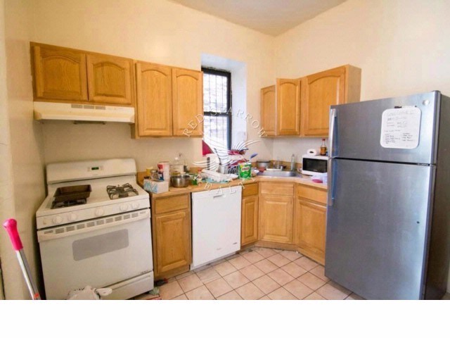 215 W 106th St in New York, NY - Building Photo - Building Photo