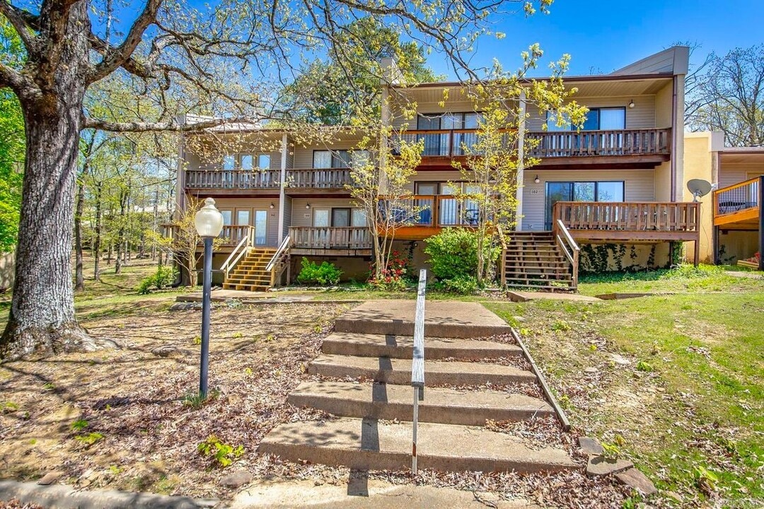 601 Dave Creek Pkwy in Fairfield Bay, AR - Foto de edificio