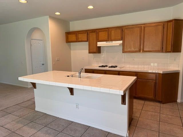 14882 Meridian in Moreno Valley, CA - Foto de edificio - Building Photo