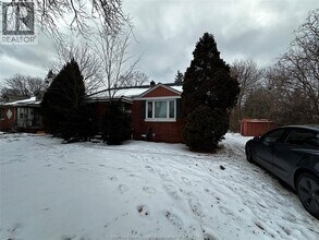 2911 Dominion Blvd in Windsor, ON - Building Photo - Building Photo