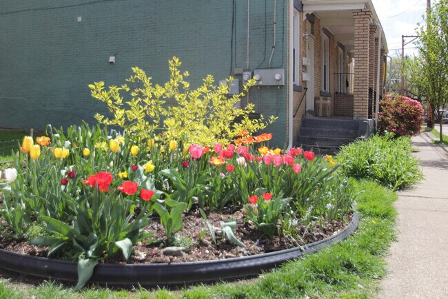 620 West St, Unit 2 in Pittsburgh, PA - Foto de edificio - Building Photo