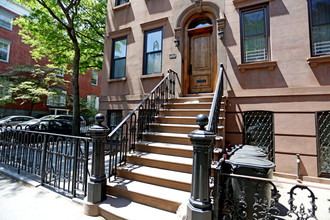 436 Clinton St in Brooklyn, NY - Foto de edificio - Building Photo