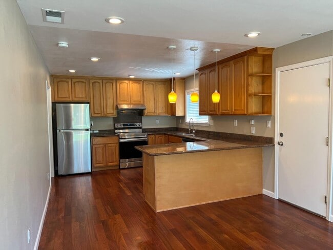 869 Loma Verde Ave in Palo Alto, CA - Building Photo - Building Photo