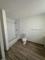 720 SW 7th Ave in Hallandale Beach, FL - Building Photo - Building Photo