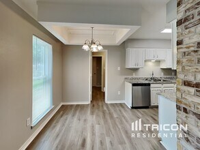 828 W Embercrest Dr in Arlington, TX - Building Photo - Building Photo
