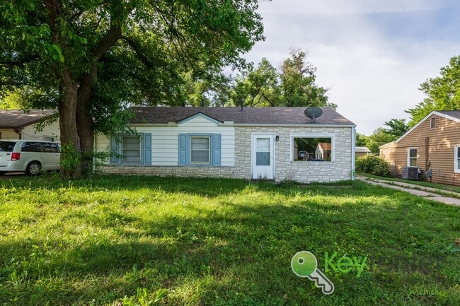 property at 1305 E Evanston St
