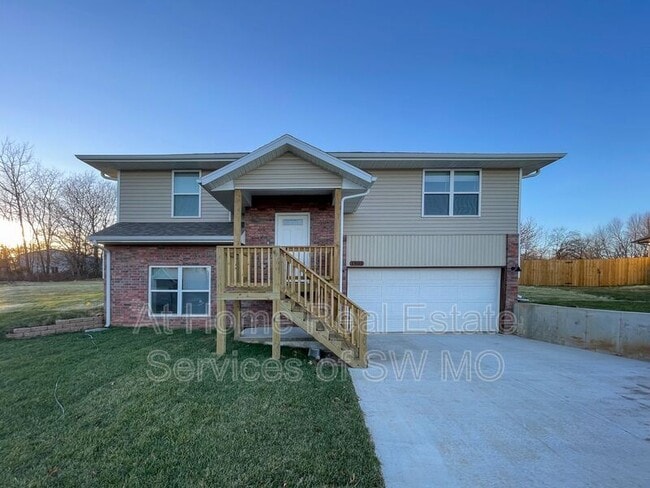 property at 1905 S 15th Ave