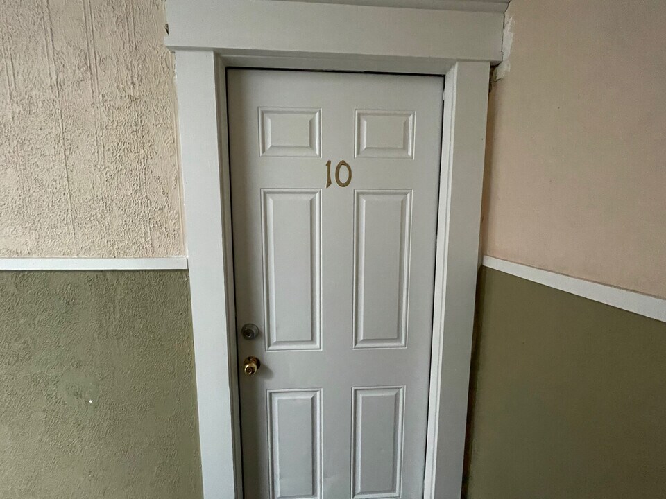 881 Huntington Ave, Unit 10 in Boston, MA - Building Photo