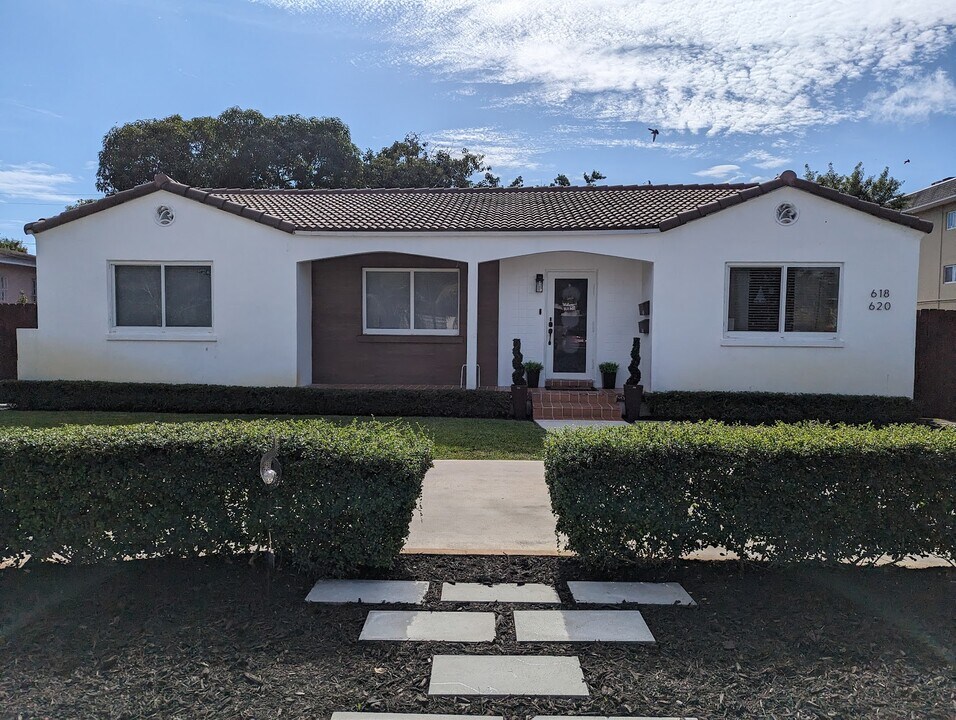 620 NE 140th St in North Miami, FL - Foto de edificio