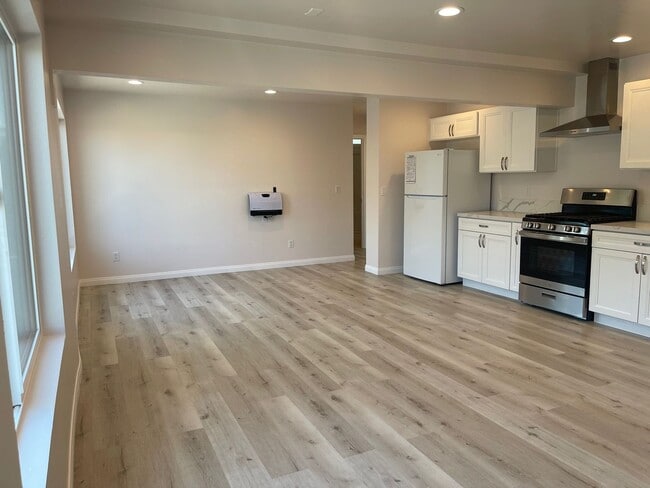 207 W Connecticut Ave in Vista, CA - Building Photo - Building Photo