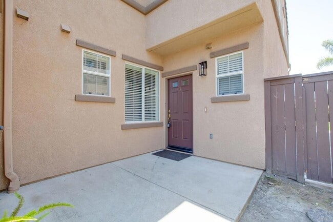 633 Sumner Way, Unit 3 in Oceanside, CA - Building Photo - Building Photo