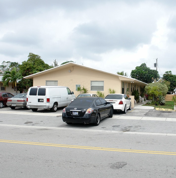 489 E 26th St in Hialeah, FL - Building Photo