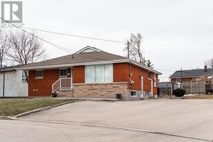 8 Salmond Ct in Hamilton, ON - Building Photo