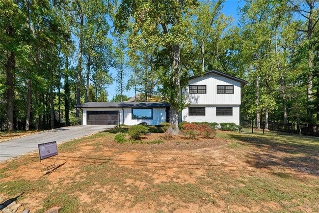 4832 Valley View Ct in Dunwoody, GA - Building Photo - Building Photo