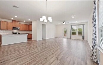 100 Jarbridge Dr in Kyle, TX - Building Photo - Building Photo