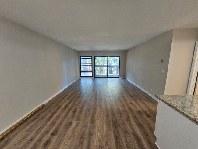 8650 Gulana Ave in Los Angeles, CA - Building Photo - Building Photo