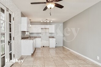 706 Boca Chica Dr in Fenton, MO - Foto de edificio - Building Photo