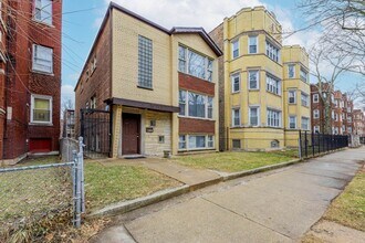 7637 S Essex Ave in Chicago, IL - Foto de edificio - Building Photo