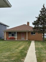 5221 Pointe Tremble Rd in Algonac, MI - Building Photo