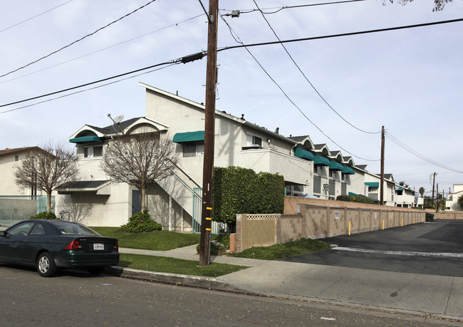 8021 4th St in Buena Park, CA - Foto de edificio - Building Photo